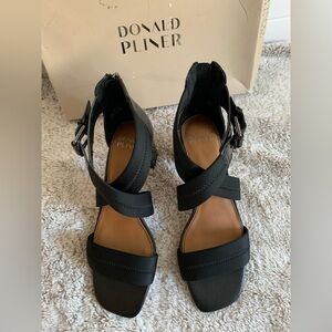 NEW Donald Pliner Paulina Crepe Elastic Black Criss Cross Sandals Womens 7.5